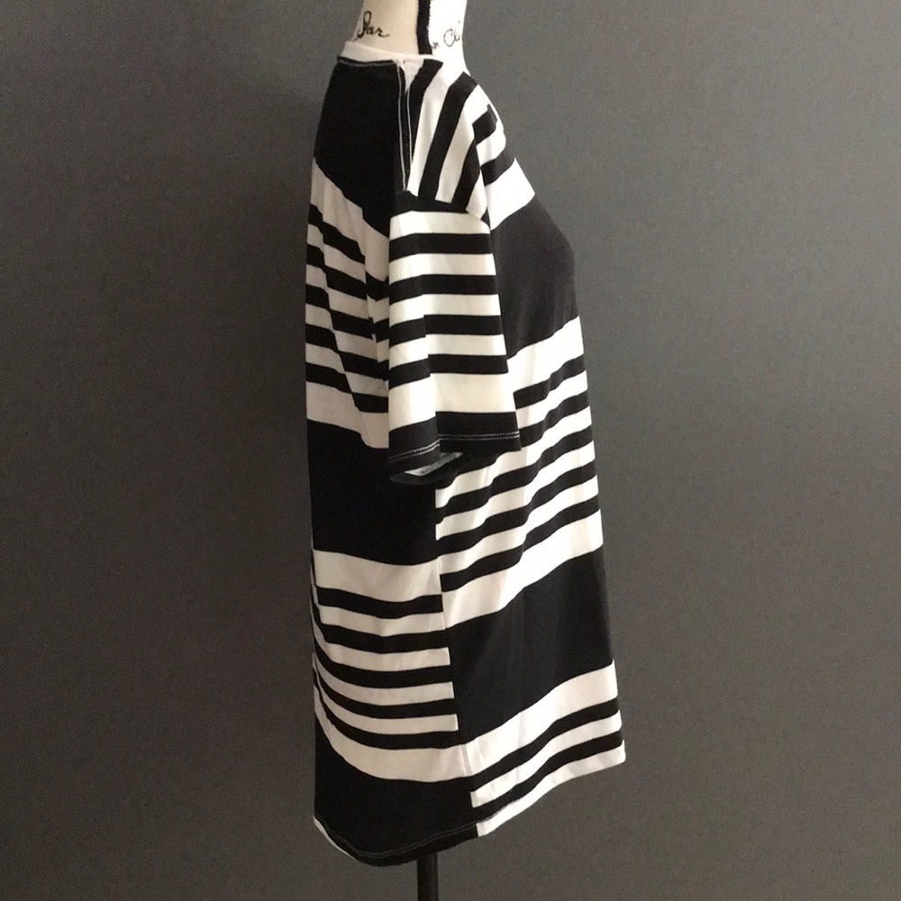 Black & White Striped Short-sleeved unisex tee | LuLaRoe Hudson - Picture 4 of 9